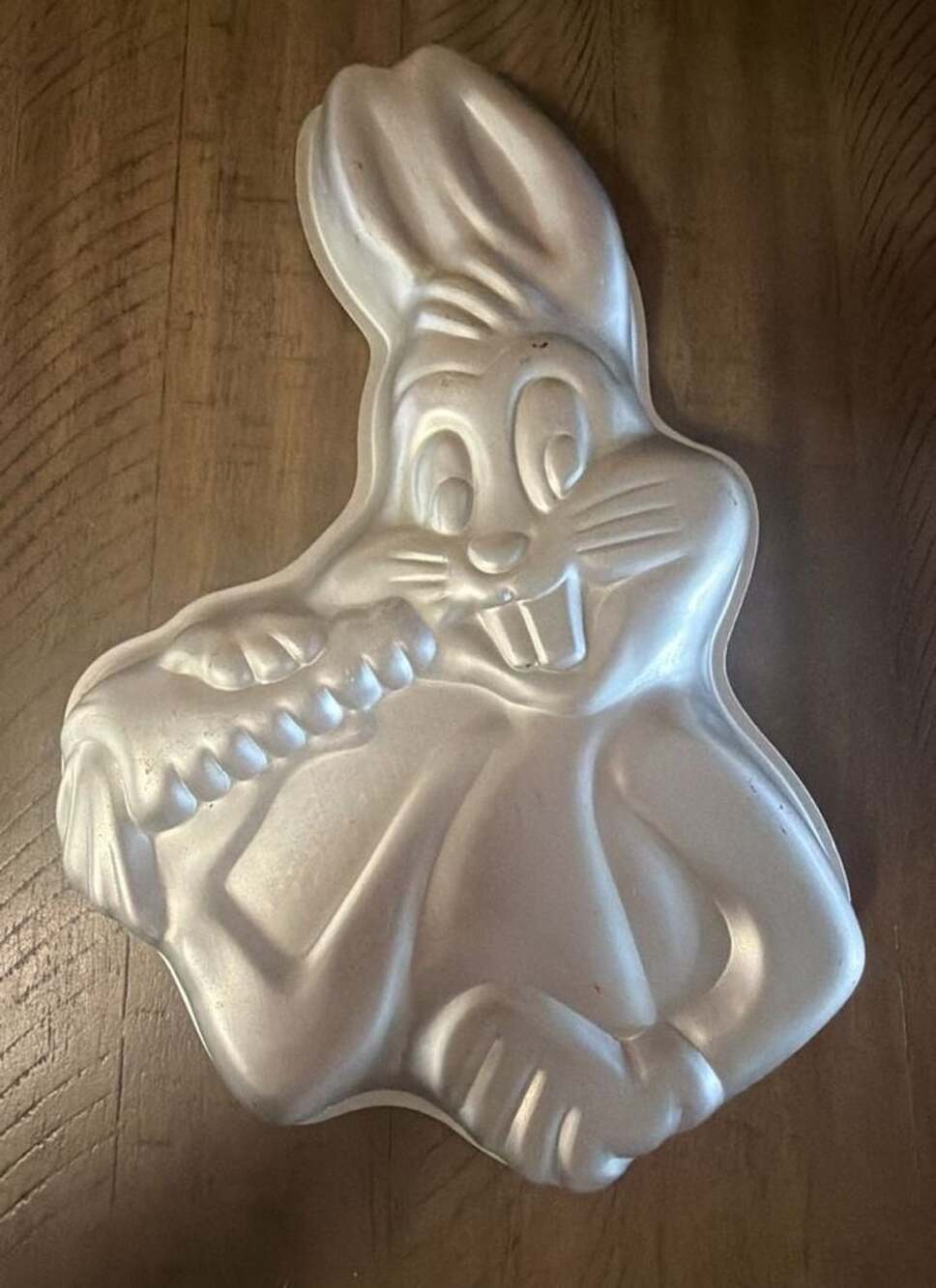 Vintage 1978 Wilton Bugs Bunny Aluminum Cake Pan 502-7598